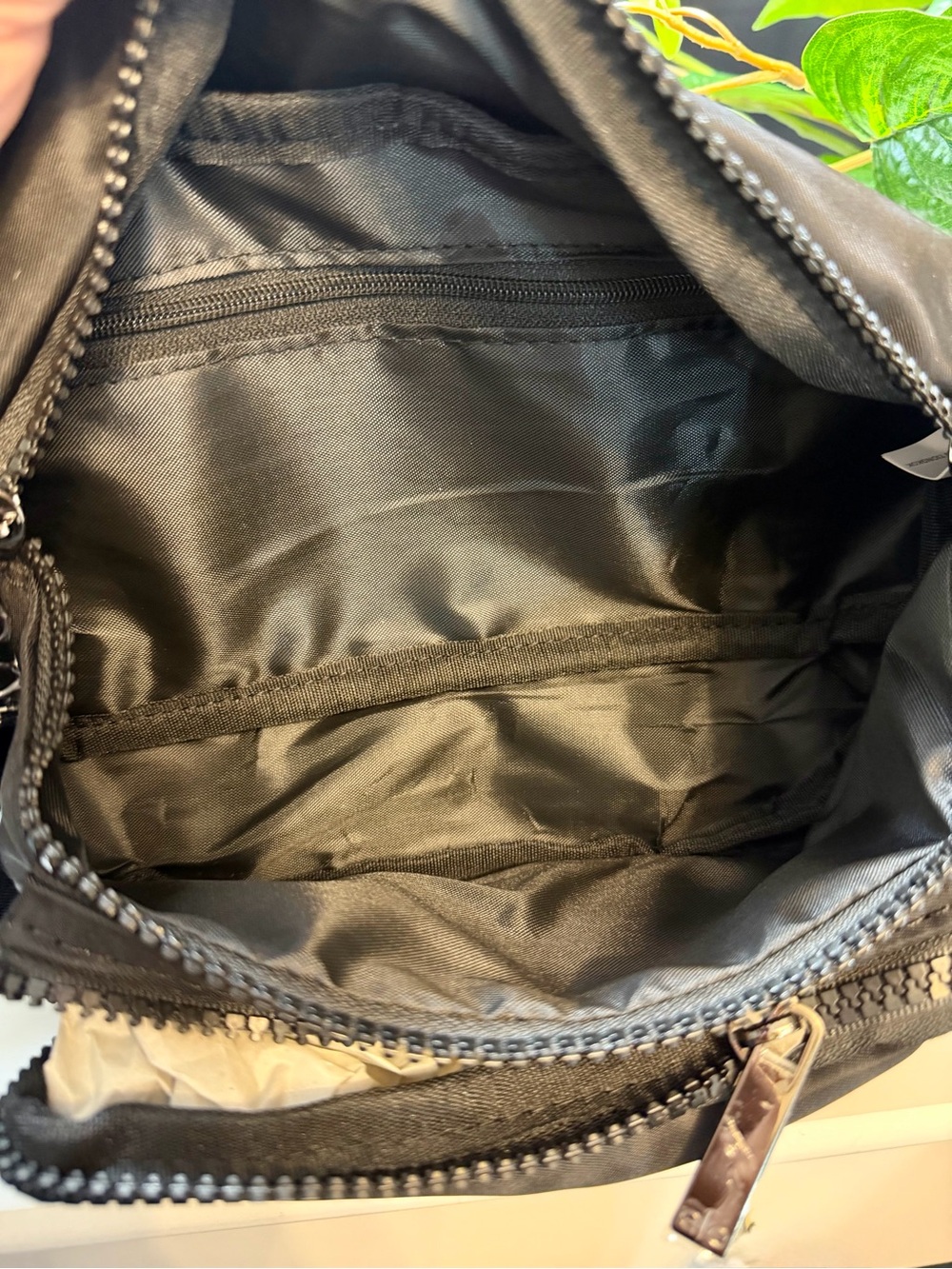 ALO Yoga Black Crossbody Fanny Pack - Picture 12 of 16
